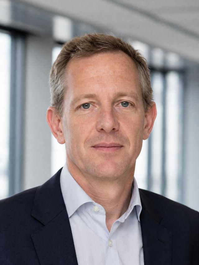 Giles Velcin, Lead Financial Advisor